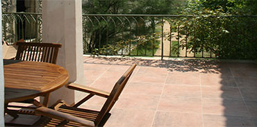 Salon vue sur la terrasse